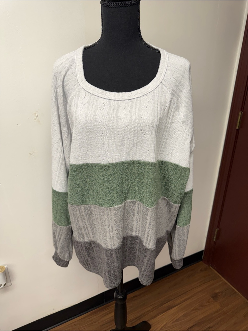 Chic Soul Women’s Colorblock Scoop Neck Sweater - White, Green & Gray